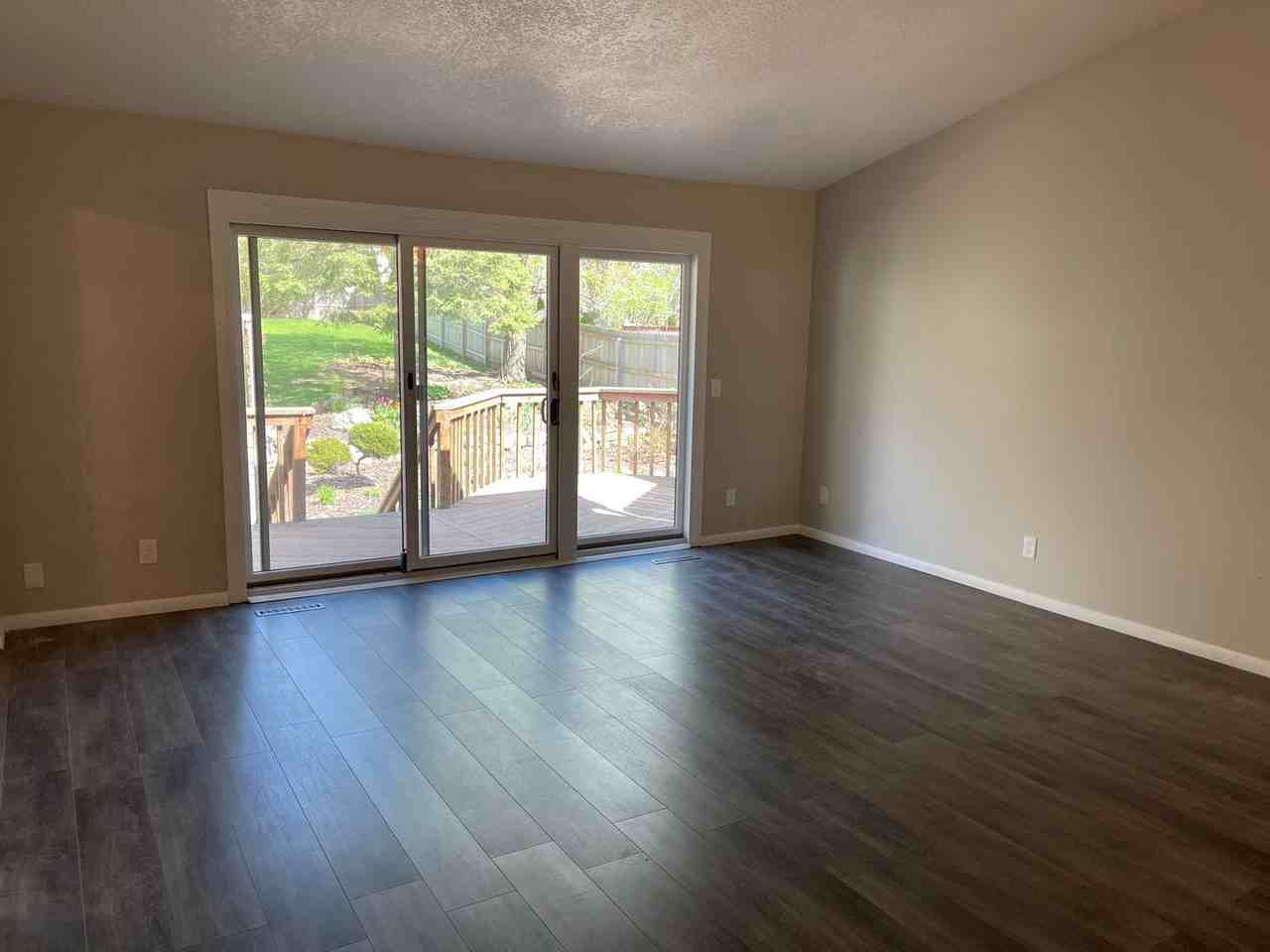 4050 Glacier Ln N - Photo 5 of 18