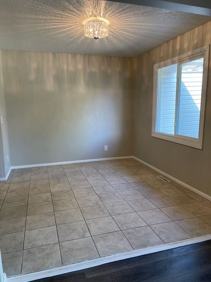 4050 Glacier Ln N - Photo 7 of 18