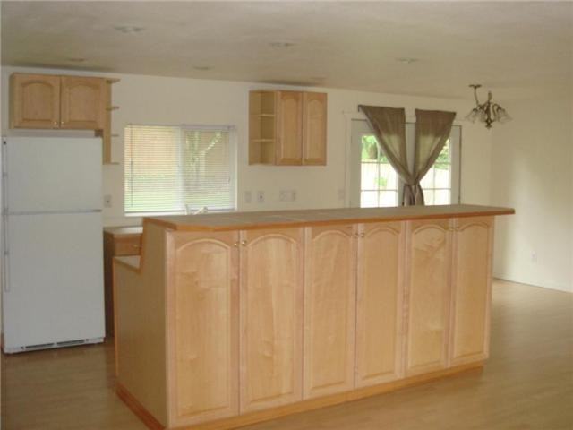 1837 172nd Pl Ne - Photo 3 of 8
