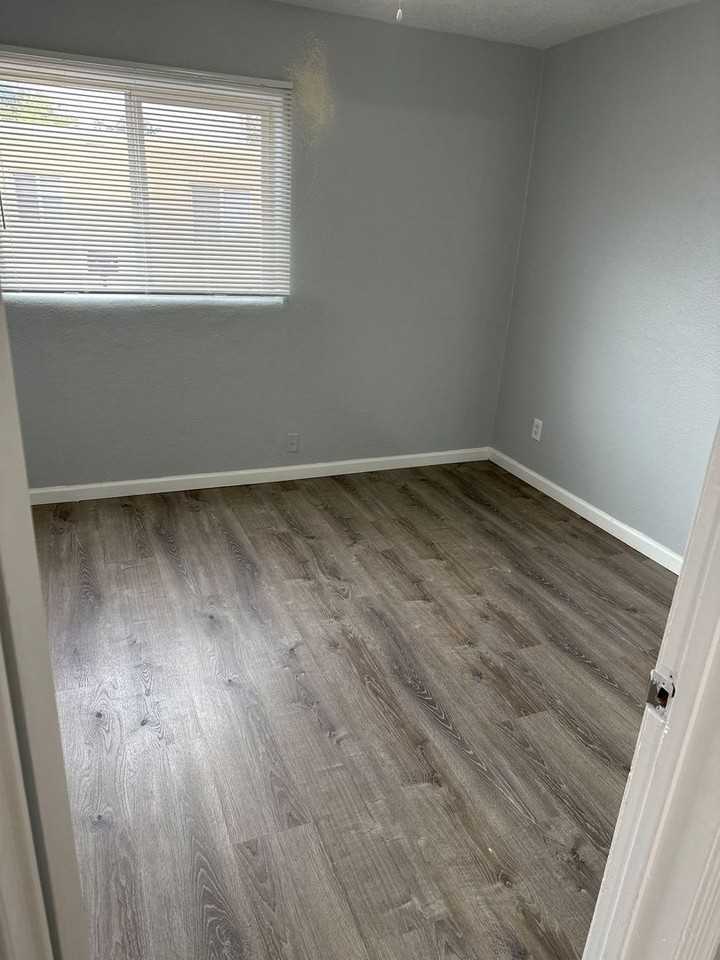 328 Rhode Island (New) St NE - Photo 2 of 6