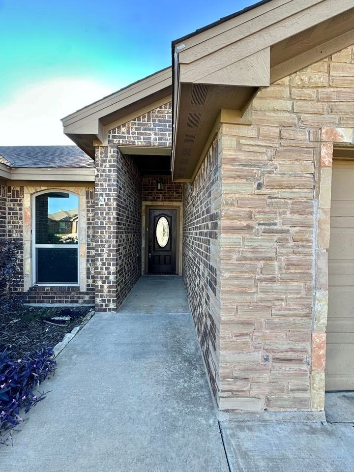 5910 Tarin St - Photo 2 of 33