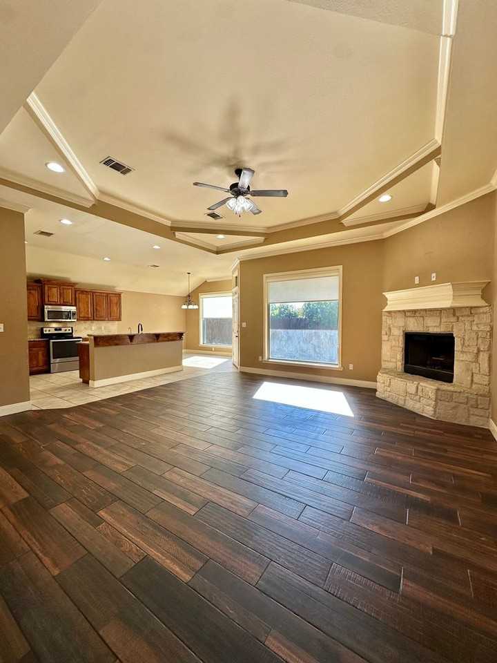 5910 Tarin St - Photo 4 of 33