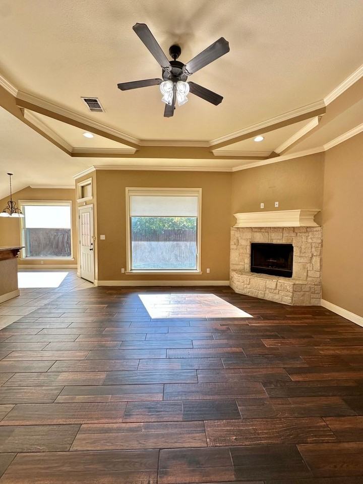 5910 Tarin St - Photo 5 of 33
