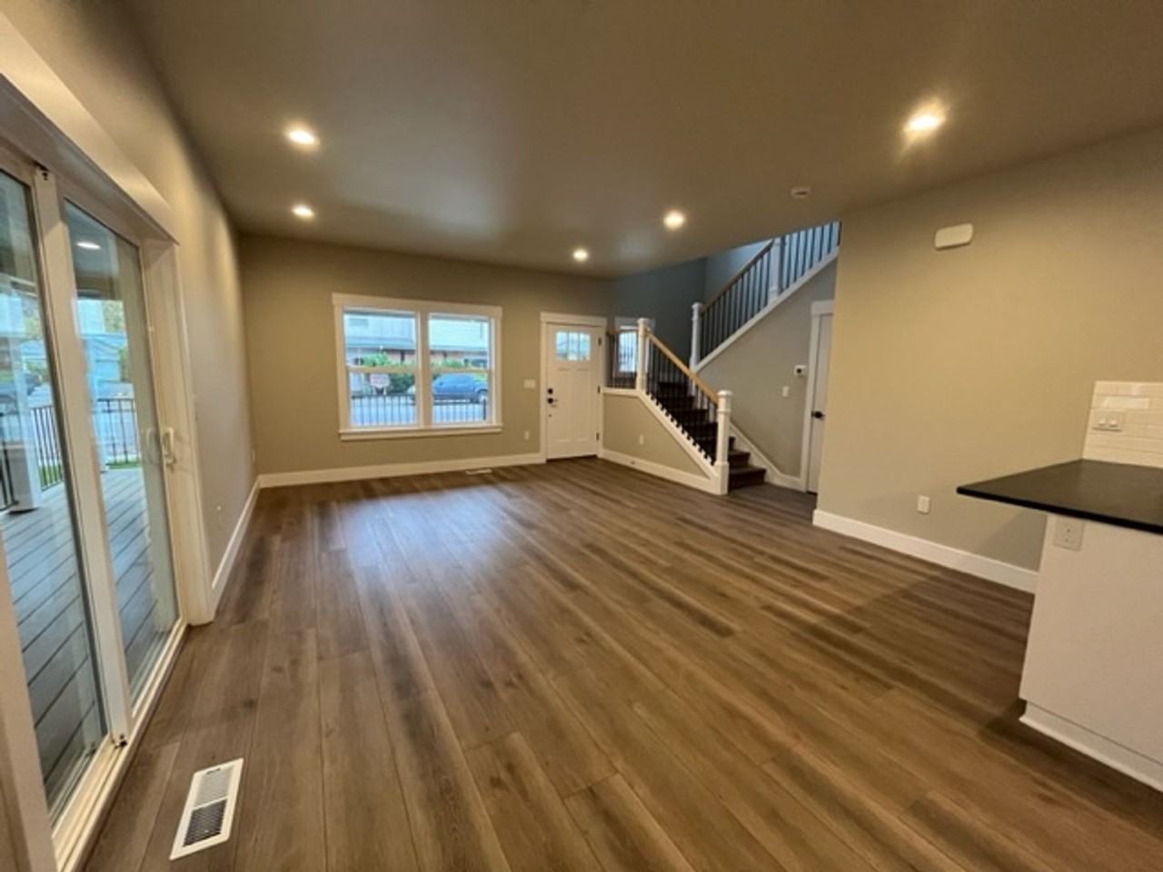 310 S River St - Photo 5 of 23