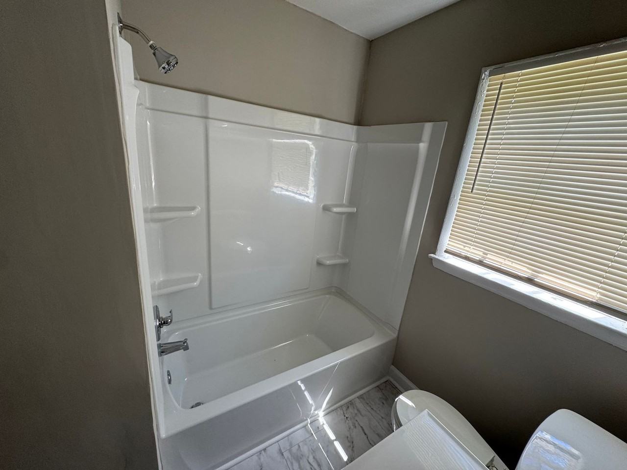1103 Mcarthur Ave - Photo 3 of 7