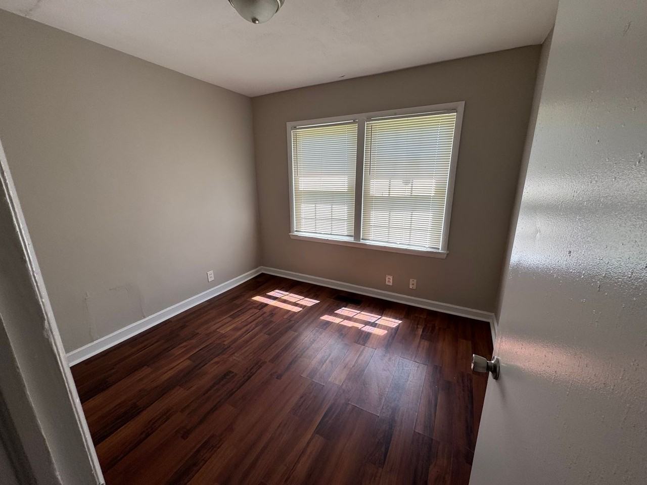 1103 Mcarthur Ave - Photo 7 of 7