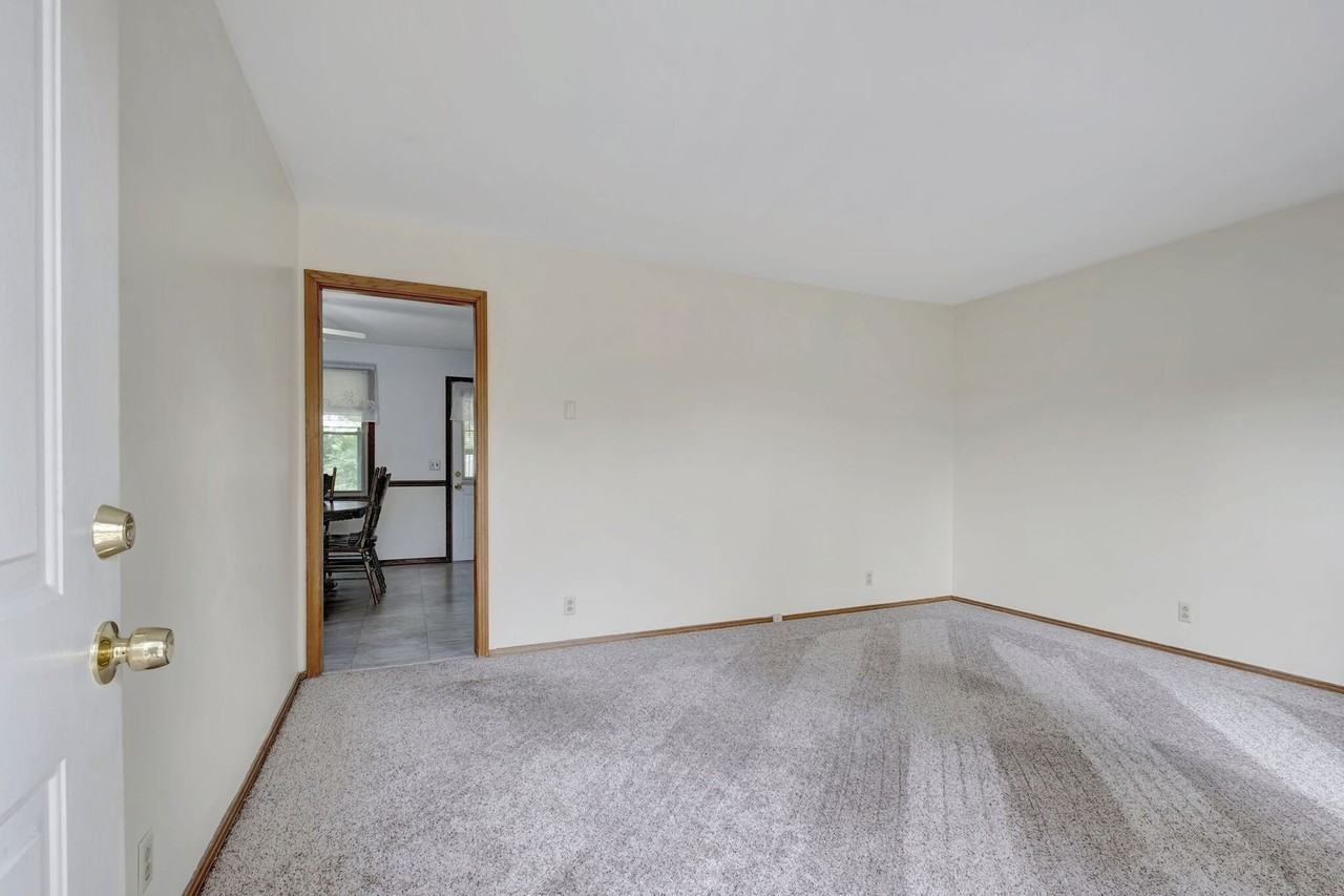 211 Friendship Dr - Photo 3 of 25