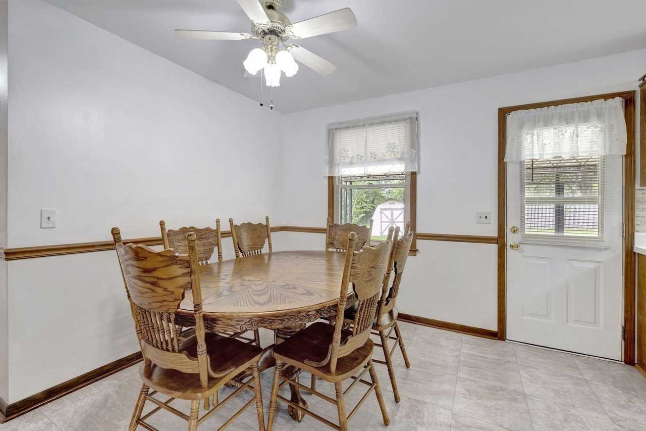 211 Friendship Dr - Photo 5 of 25