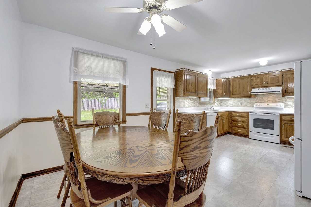 211 Friendship Dr - Photo 6 of 25