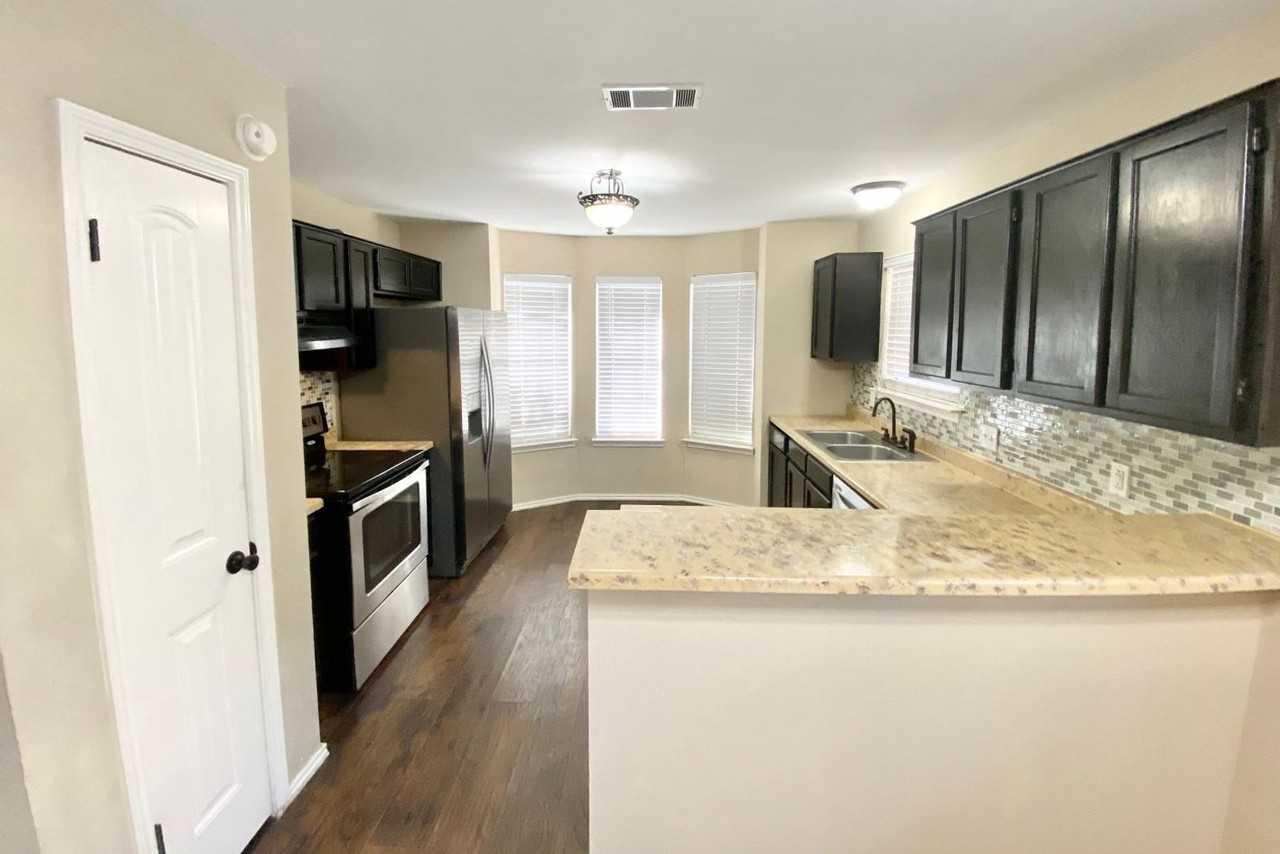 2011 Newton Dr - Photo 2 of 16