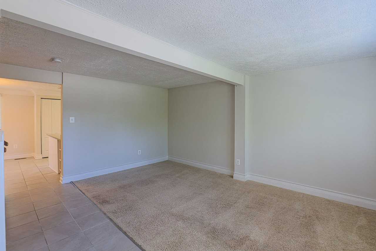 831 Comer Sq - Photo 4 of 34