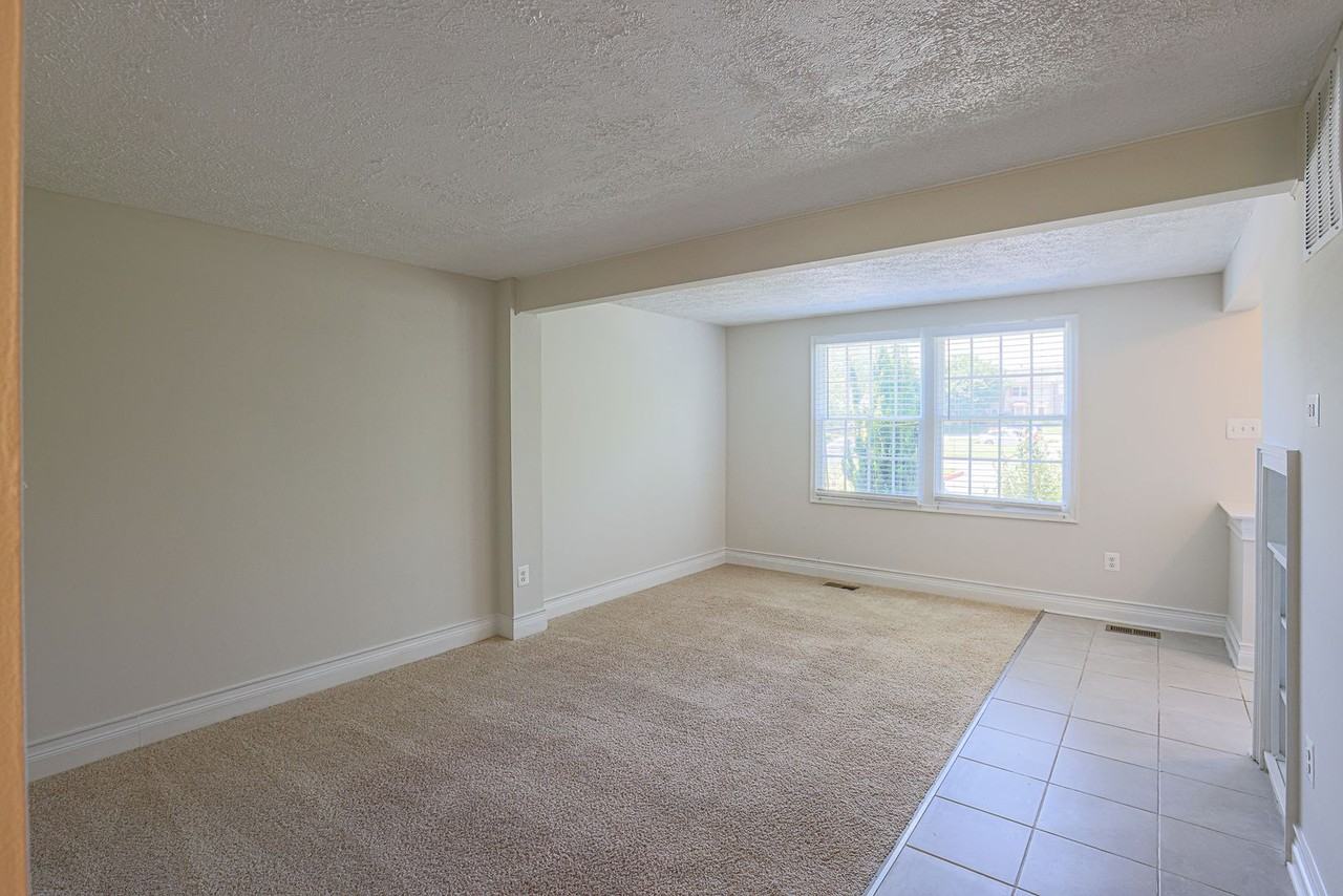 831 Comer Sq - Photo 5 of 34