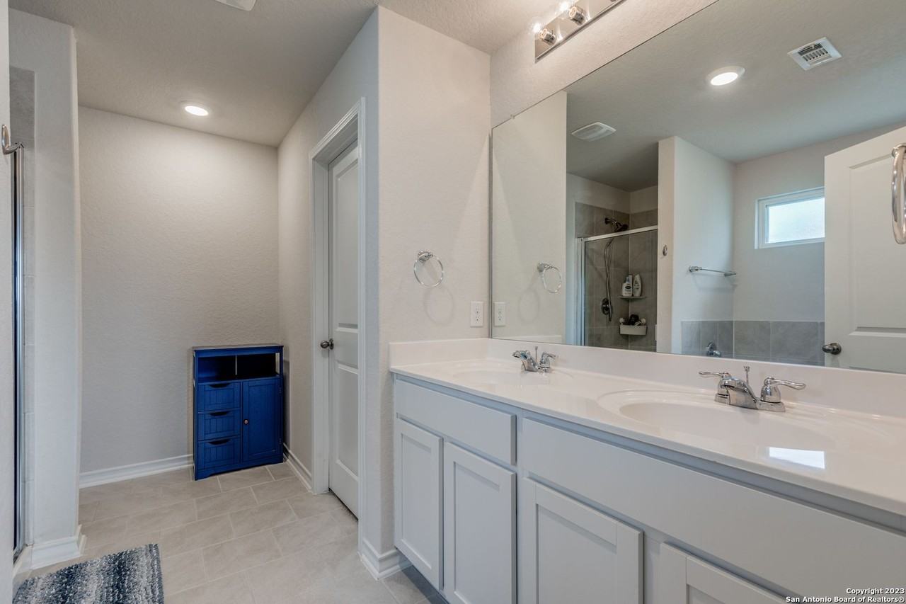 9610 Baytown Coast - Photo 5 of 12
