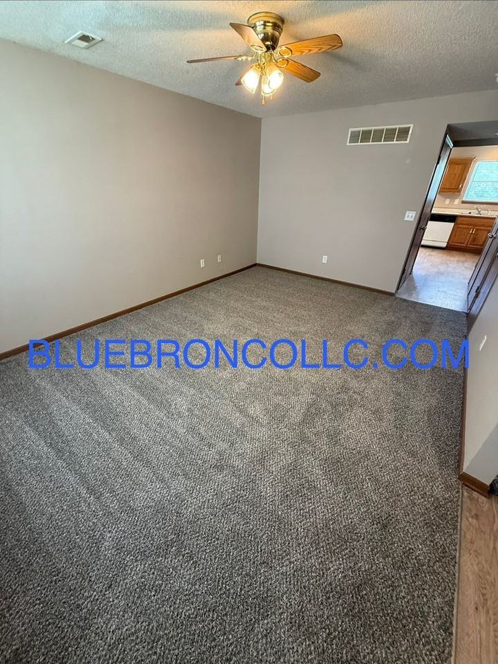 621 Willow Ln #D - Photo 2 of 9