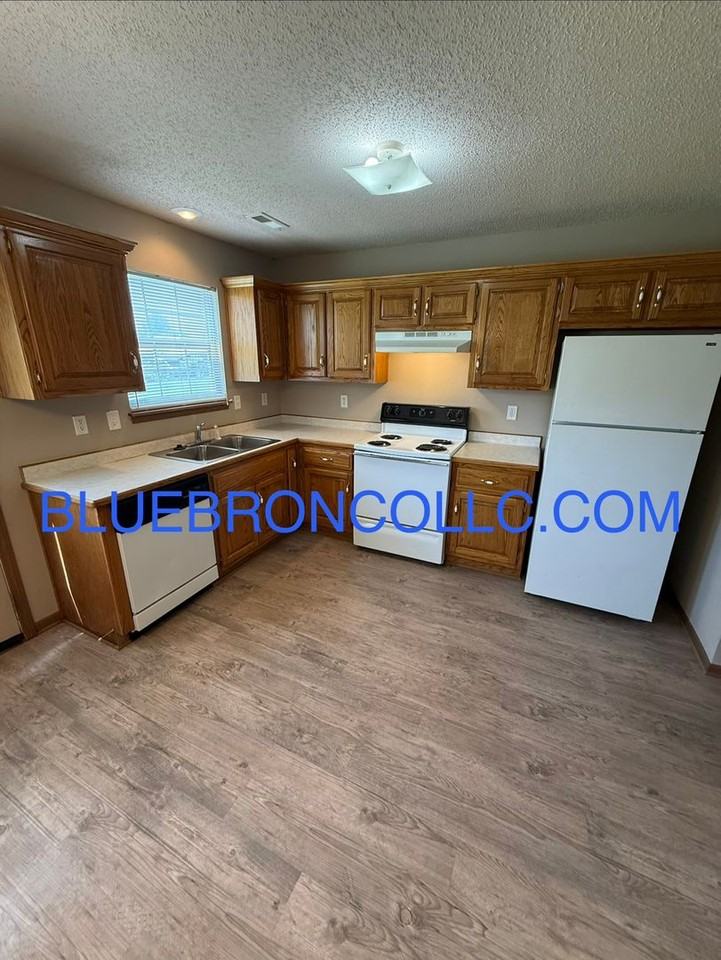 621 Willow Ln #D - Photo 3 of 9
