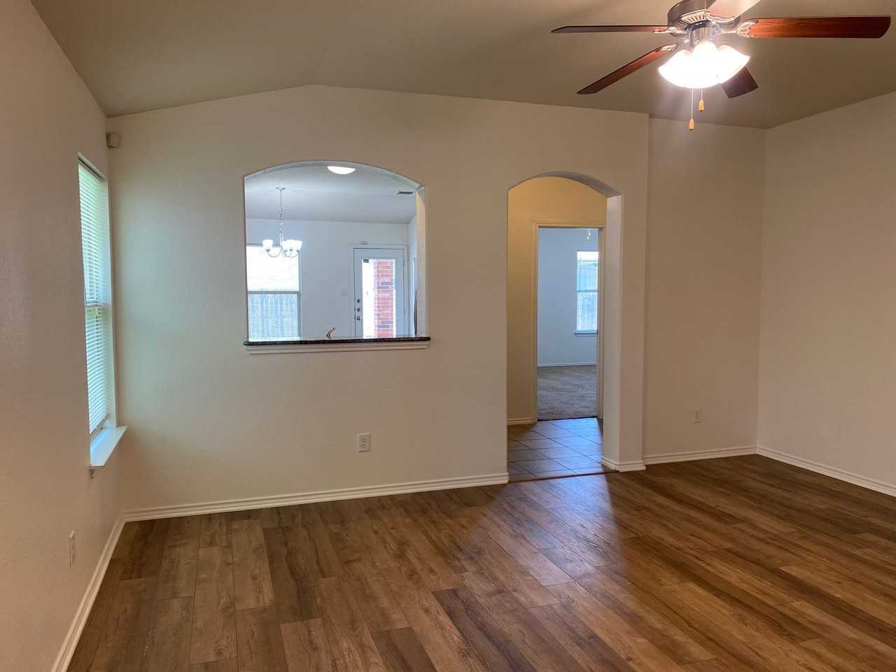 6011 Ambrose Cir - Photo 3 of 20