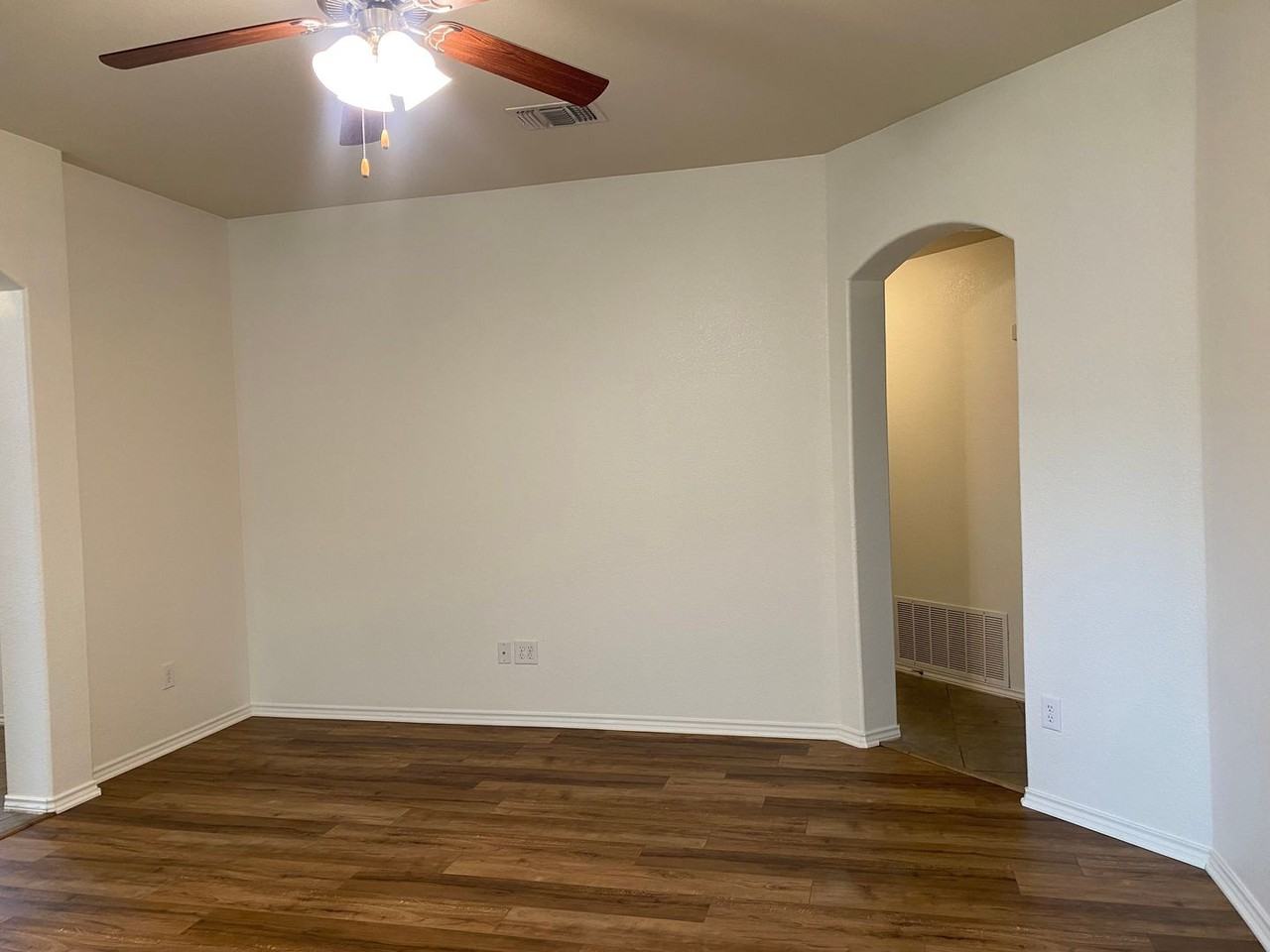 6011 Ambrose Cir - Photo 4 of 20