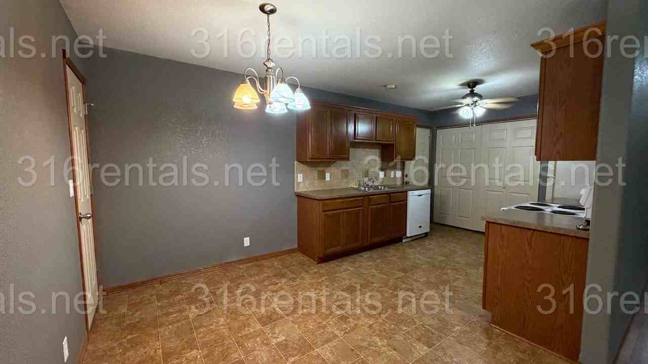 421 E 15th Ave - Photo 4 of 13