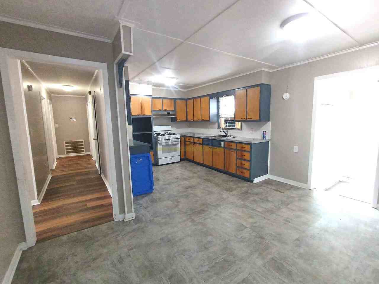 809 Thomas St - Photo 3 of 13