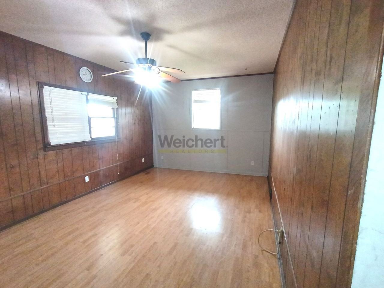 809 Thomas St - Photo 5 of 13