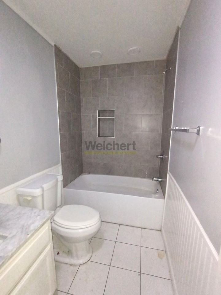 809 Thomas St - Photo 7 of 13