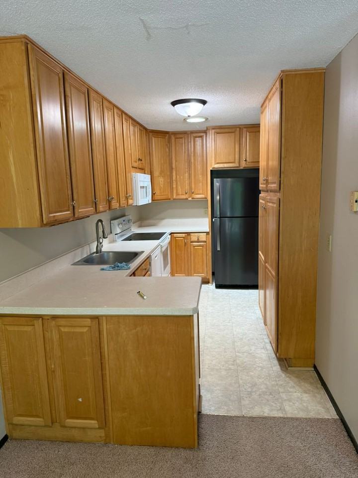 8201 W Park Hills Dr - Photo 2 of 11