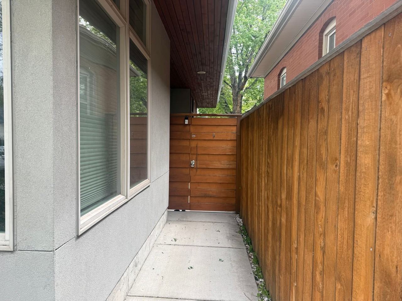3926 Yates St - Photo 2 of 28