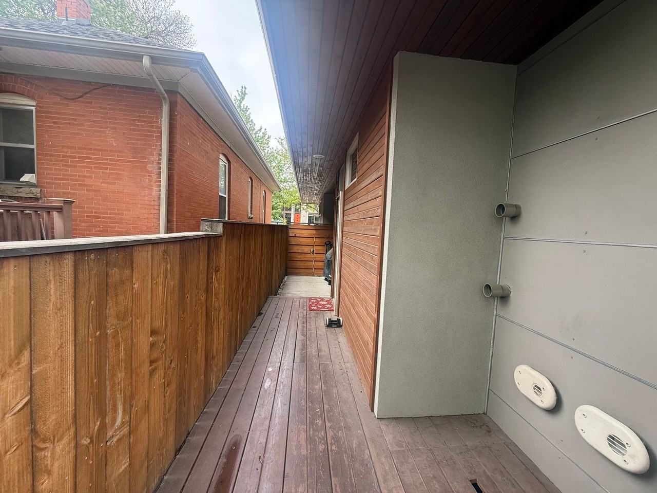 3926 Yates St - Photo 4 of 28