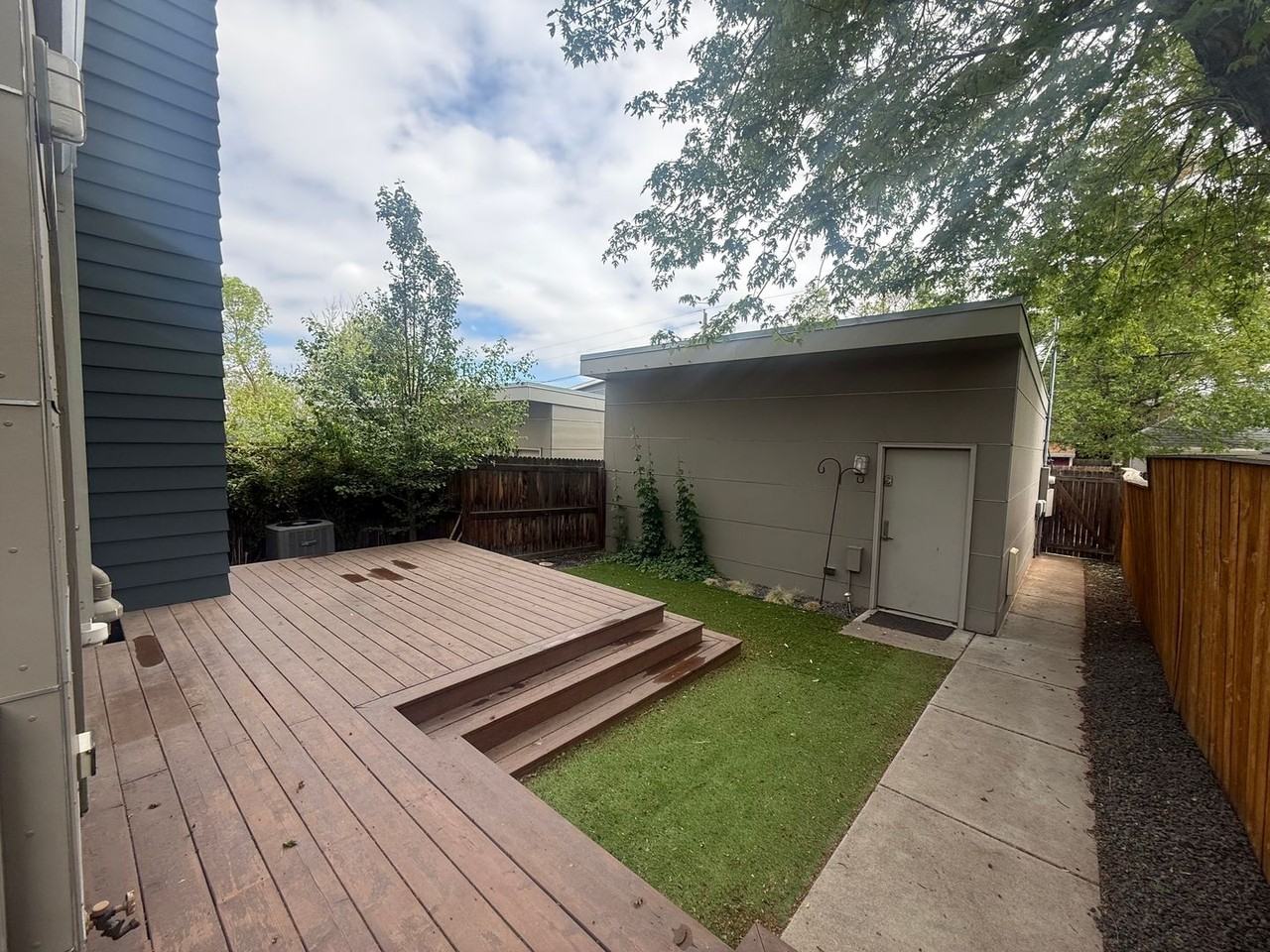 3926 Yates St - Photo 5 of 28