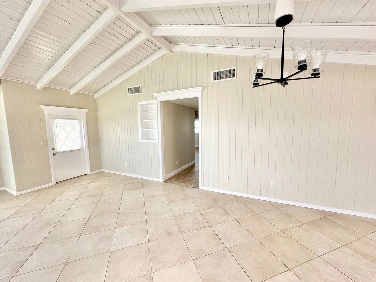 3140 Caledonia Ave - Photo 2 of 11