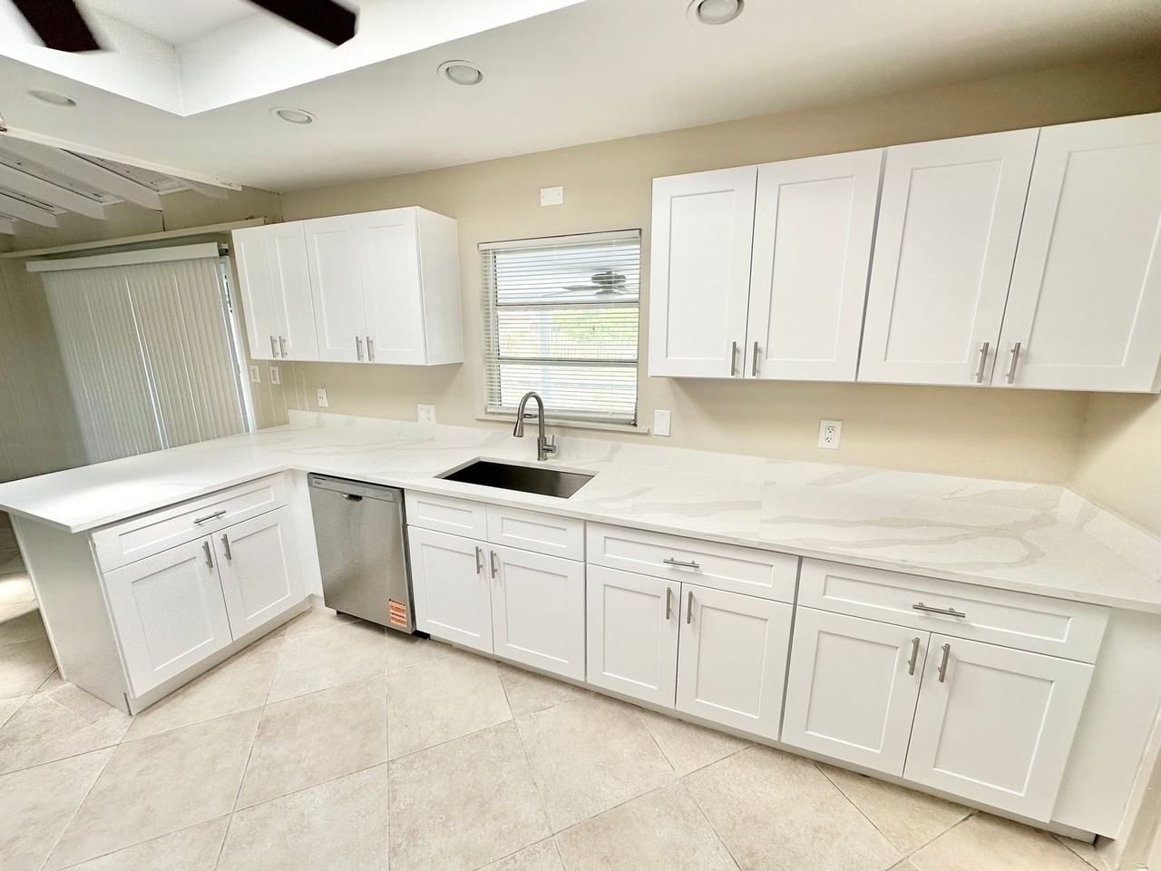 3140 Caledonia Ave - Photo 4 of 11