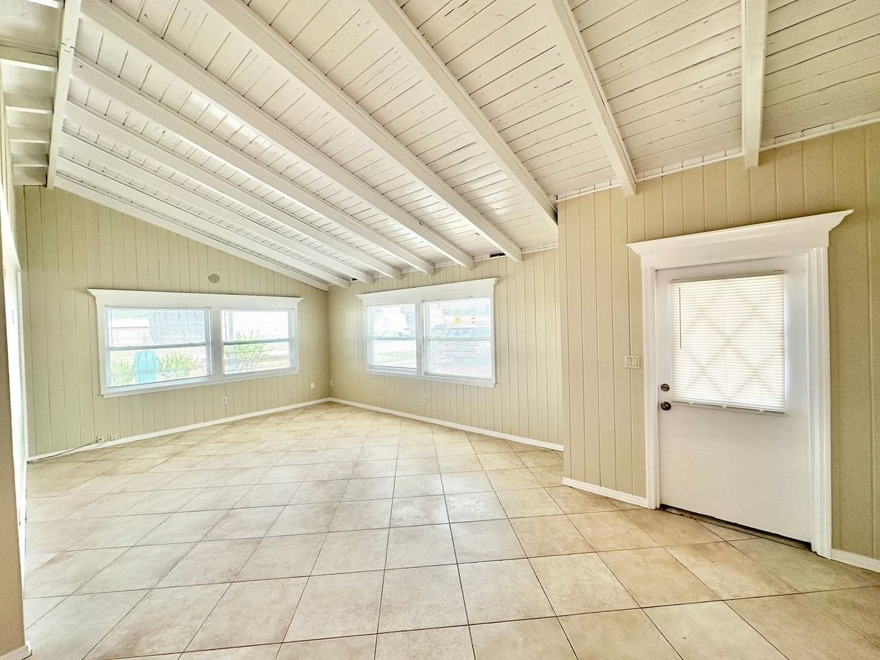 3140 Caledonia Ave - Photo 5 of 11