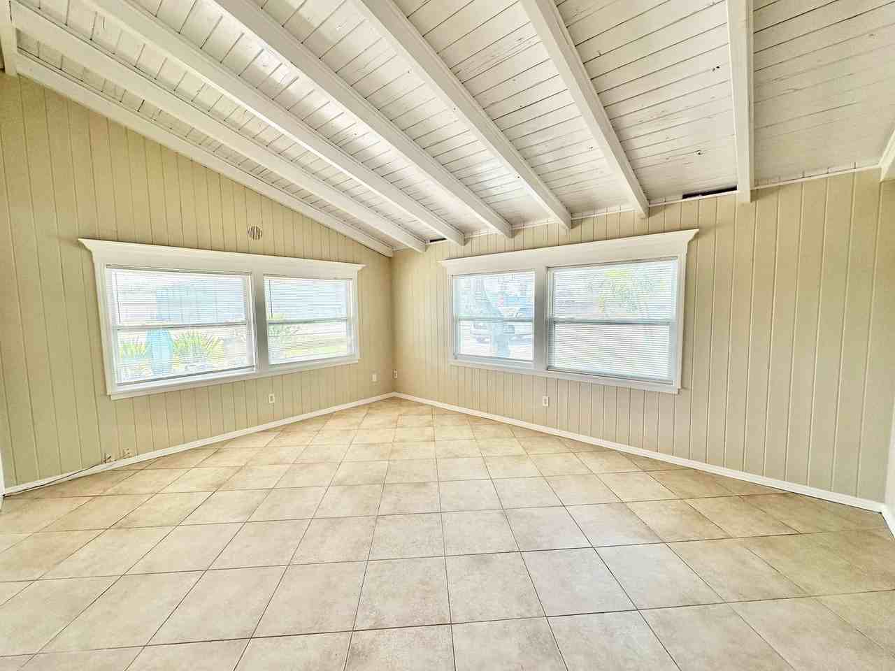 3140 Caledonia Ave - Photo 6 of 11