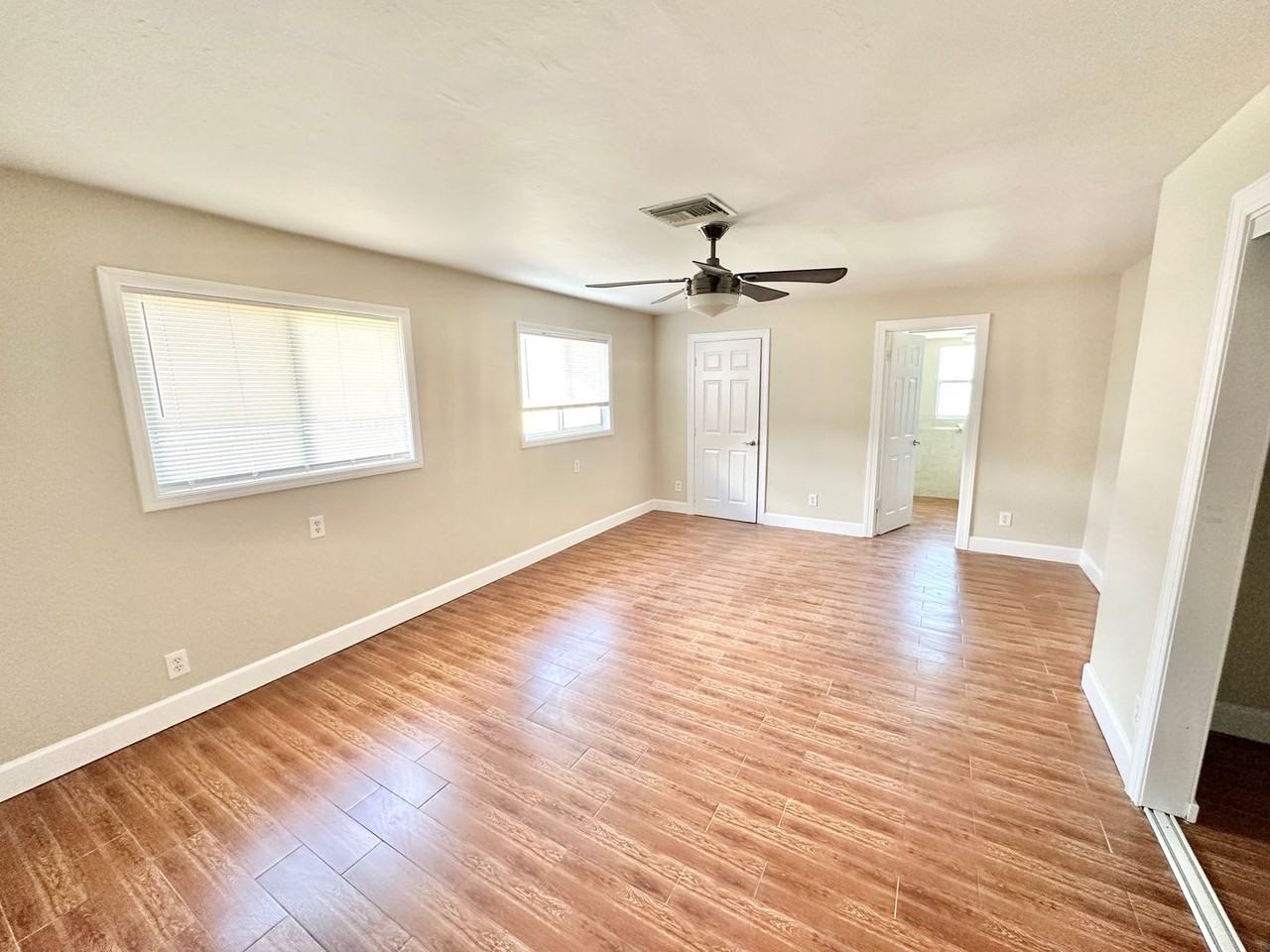 3140 Caledonia Ave - Photo 7 of 11