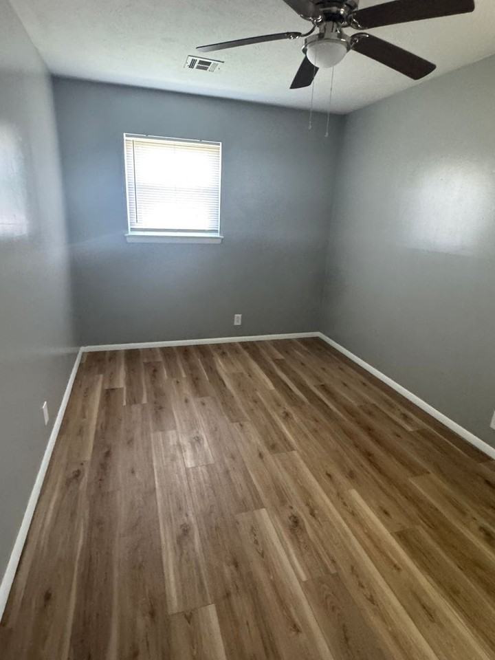 5610 Baylor Dr - Photo 3 of 13