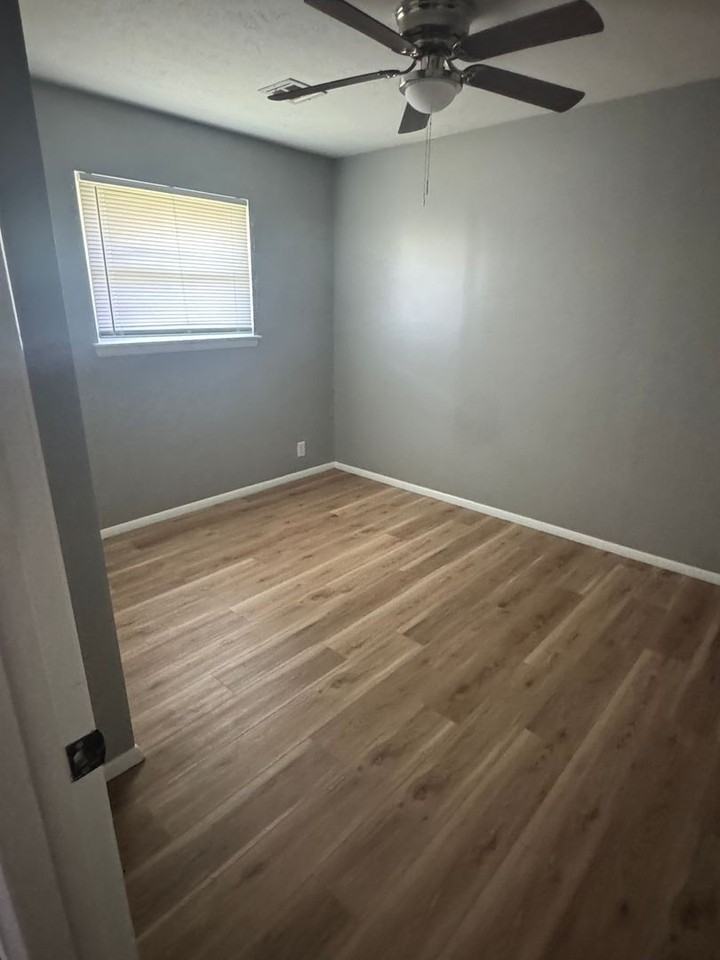 5610 Baylor Dr - Photo 5 of 13