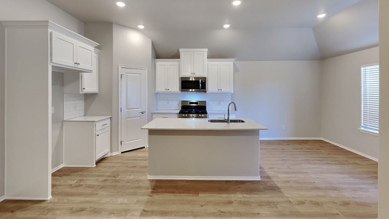 9005 Nw 127th Ter - Photo 5 of 20