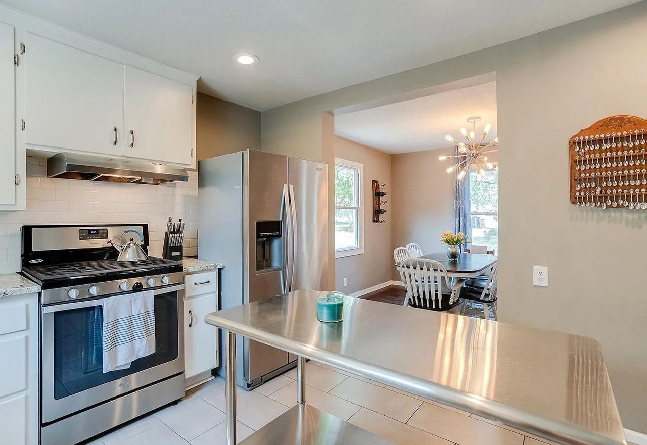 314 107th Ave Ne - Photo 5 of 46