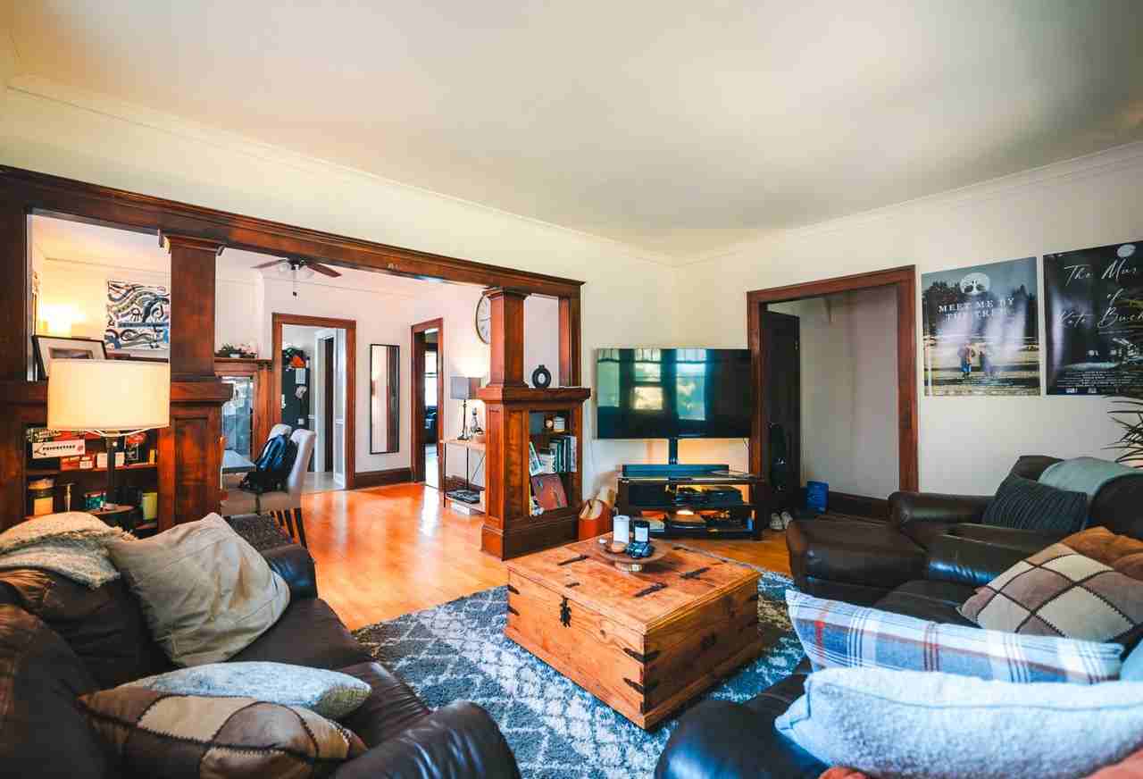 3043 N Bartlett Ave - Photo 3 of 19