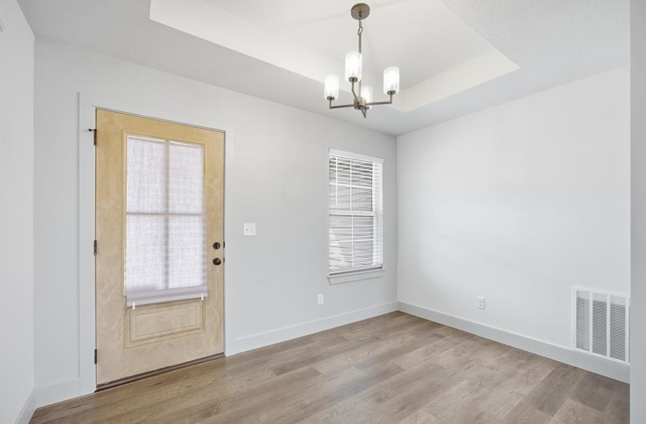 147 La Vista Dr - Photo 2 of 16