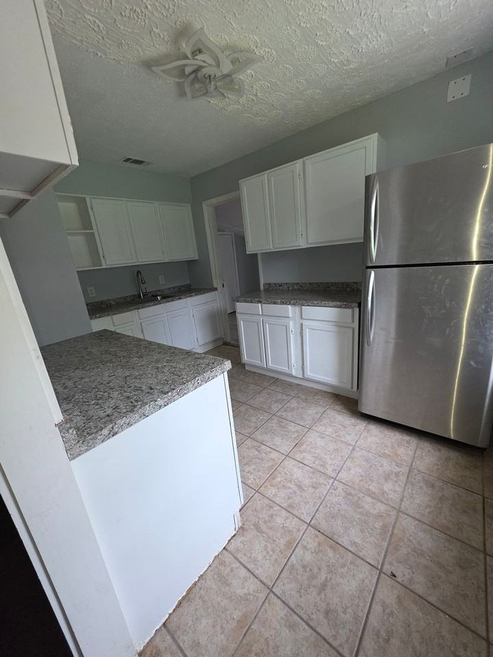3503 Ruben St - Photo 4 of 16