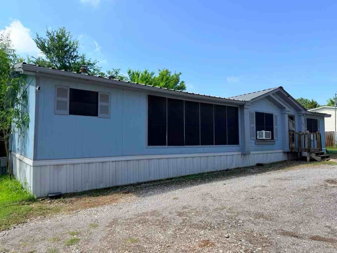 7415 Remington Rd - Photo 2 of 18