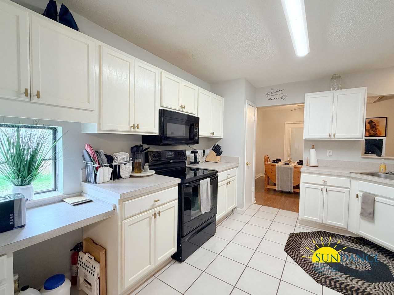 225 Lakeside Ln - Photo 6 of 31