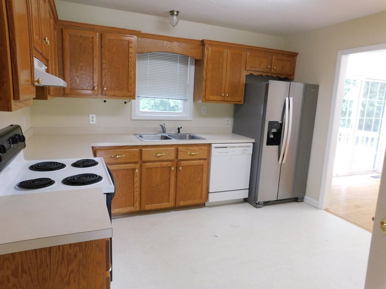 102 Meadow Brook Dr - Photo 3 of 11