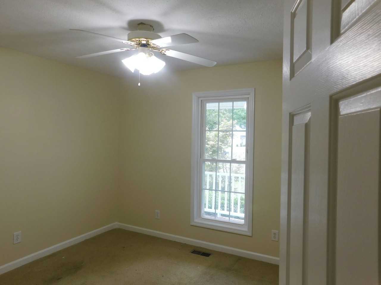 102 Meadow Brook Dr - Photo 5 of 11