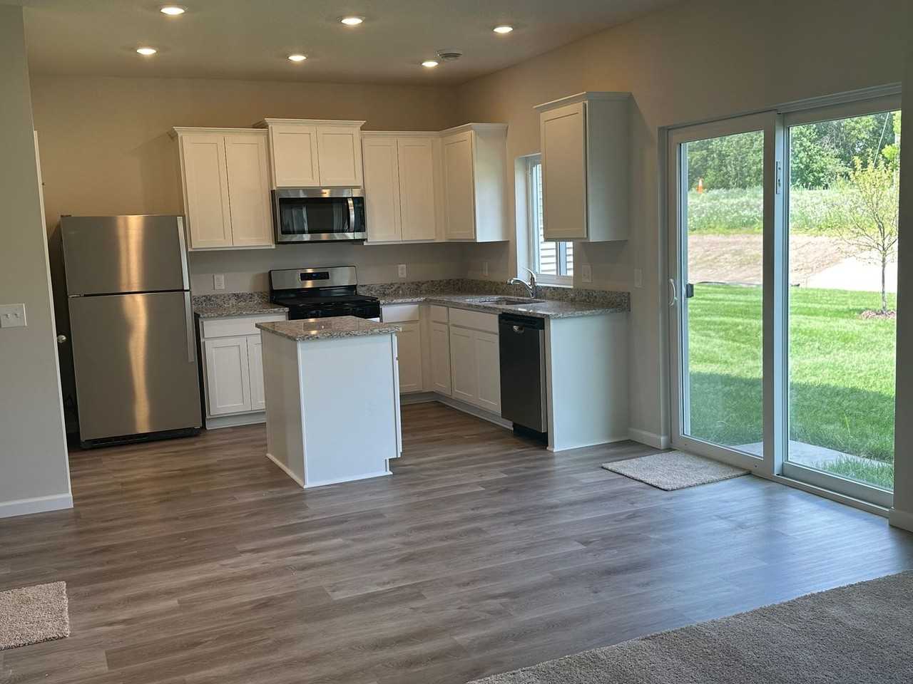 307 Redwood St N - Photo 2 of 13