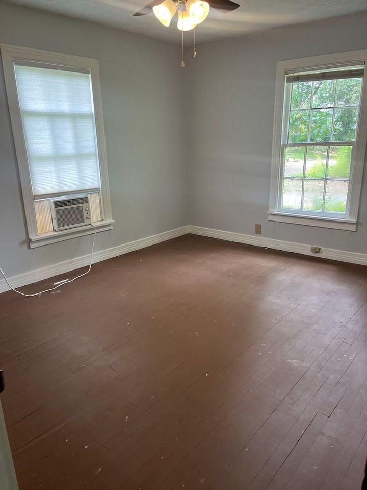 726 Whitfield St - Photo 5 of 7