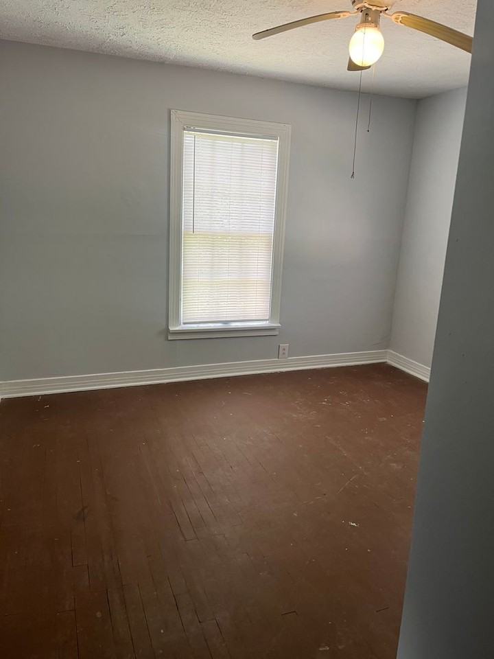 726 Whitfield St - Photo 6 of 7