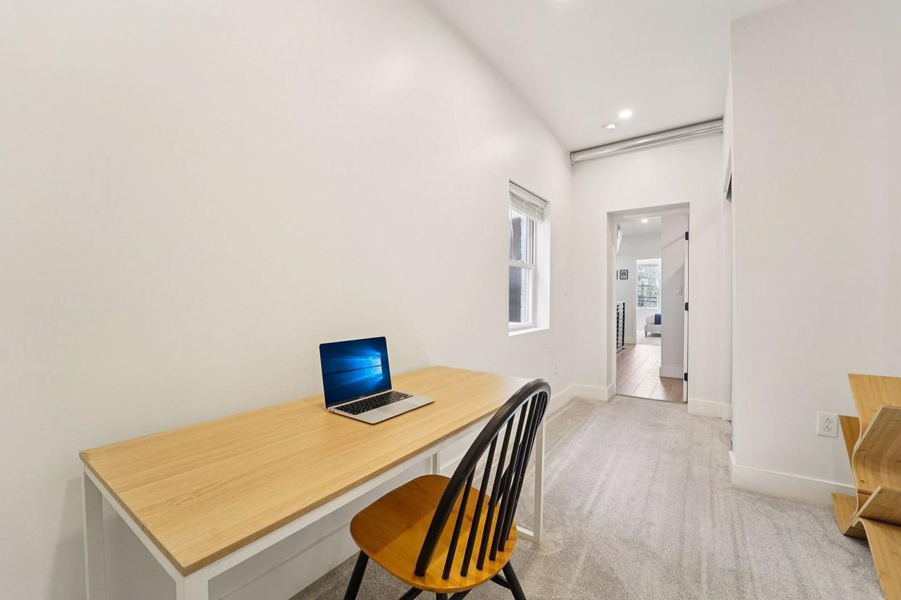 317 39th St - Photo 3 of 24