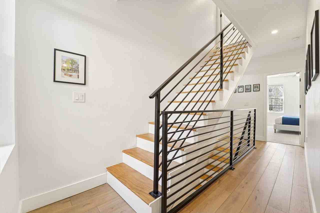 317 39th St - Photo 5 of 24